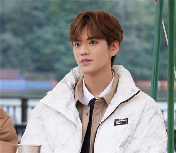 毕雯珺被爆料恋情视频,甜蜜视频揭露神秘男友身份