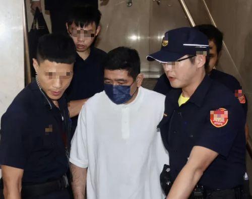 撕破老婆闺蜜的丝袜,揭秘闺蜜间的情感裂痕