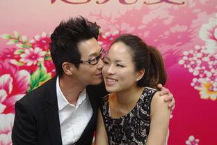 明星结婚之吻,明星们的甜蜜结婚之吻瞬间