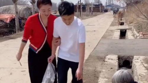 爆料超级搞笑视频,笑翻全场！揭秘爆笑视频幕后故事